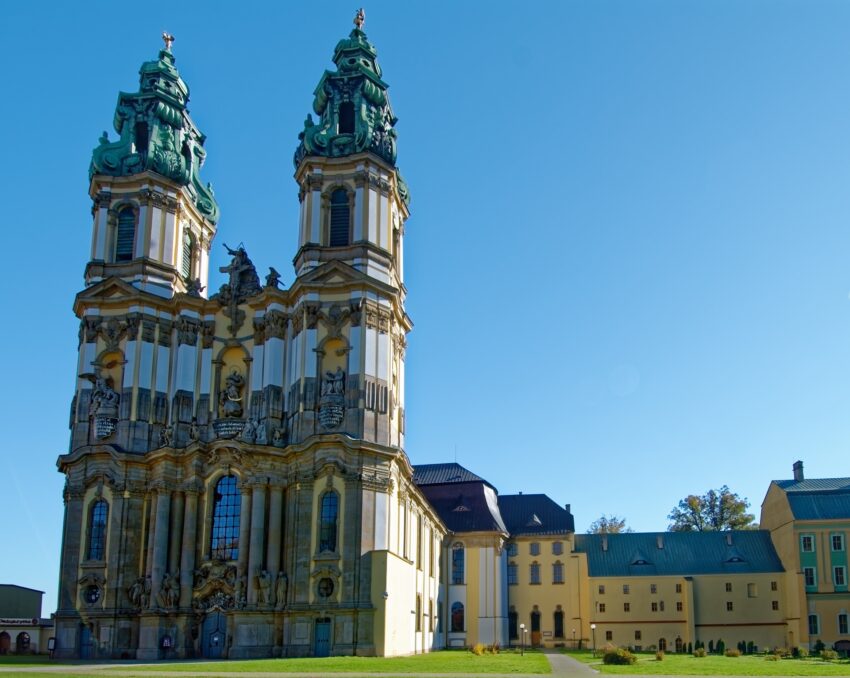 Zapraszamy na pielgrzymkę do Sanktuarium Matki Bożej Łaskawej w Krzeszowie.